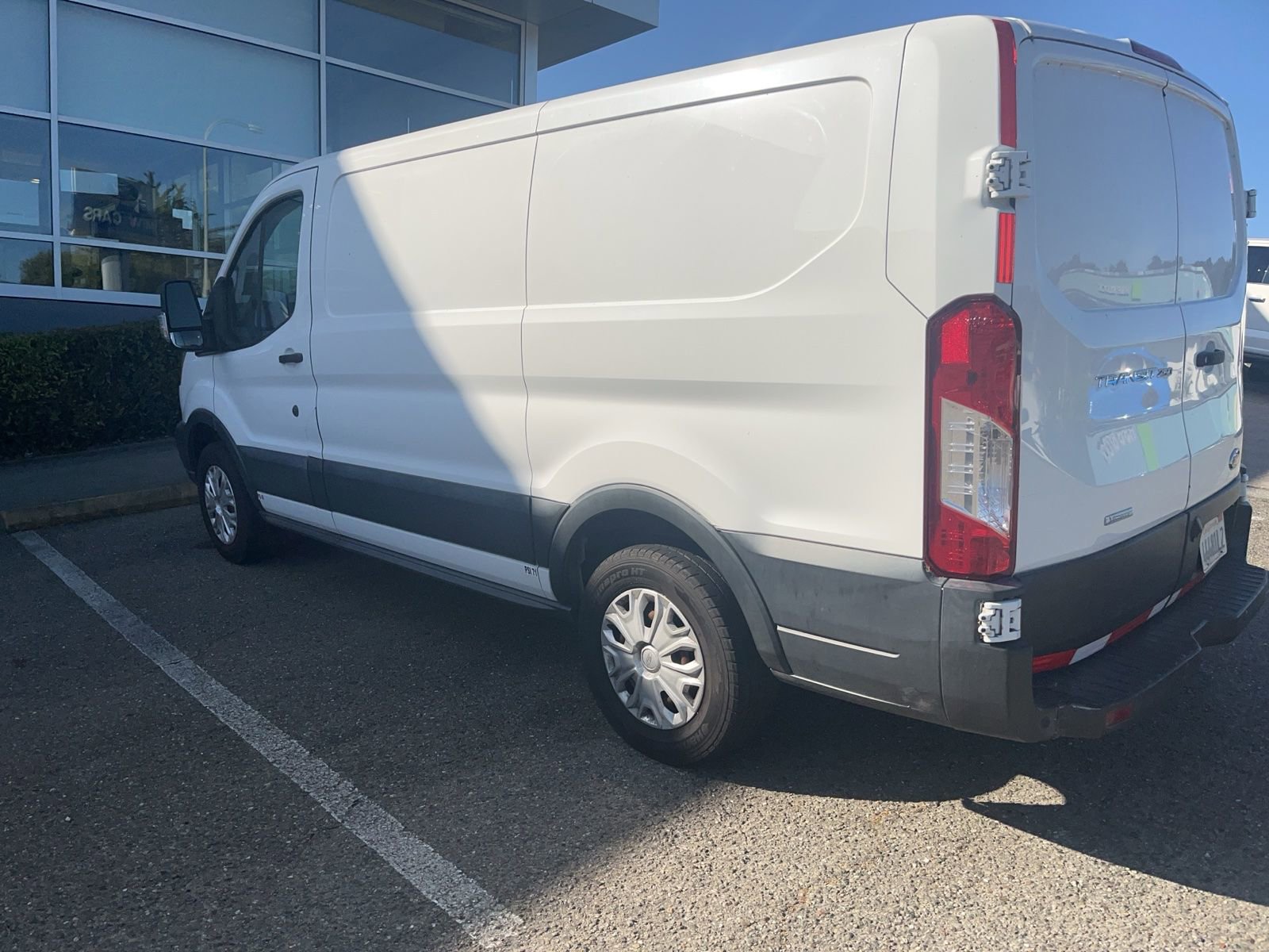 Used 2018 Ford Transit 250 130 Low Roof w/ Exterior Upgrade Package RWD image 4