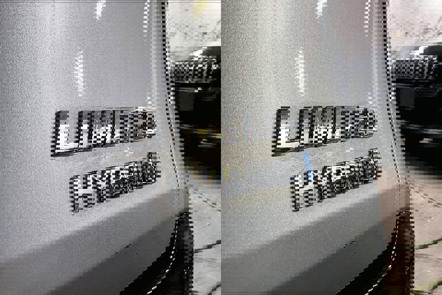 Used 2023 Toyota Sienna Limited image 10