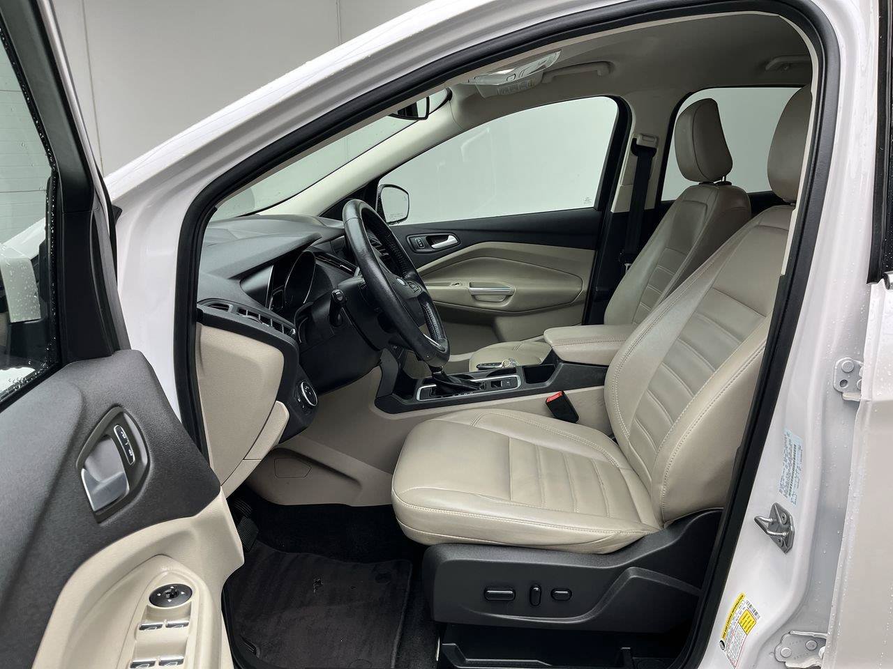 Used 2019 Ford Escape SEL AWD/4WD image 3