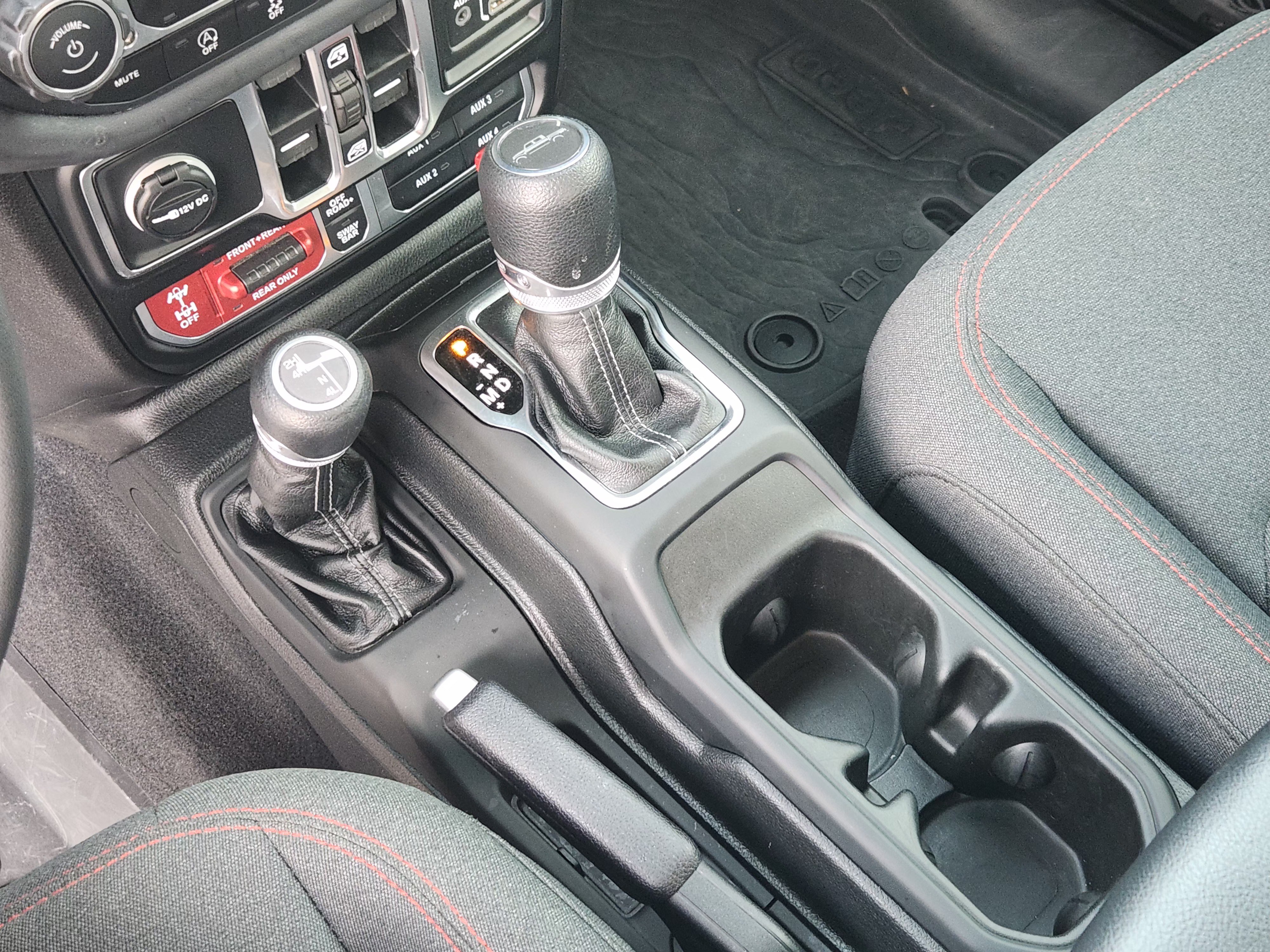 Used 2025 Jeep Gladiator Rubicon AWD/4WD image 22