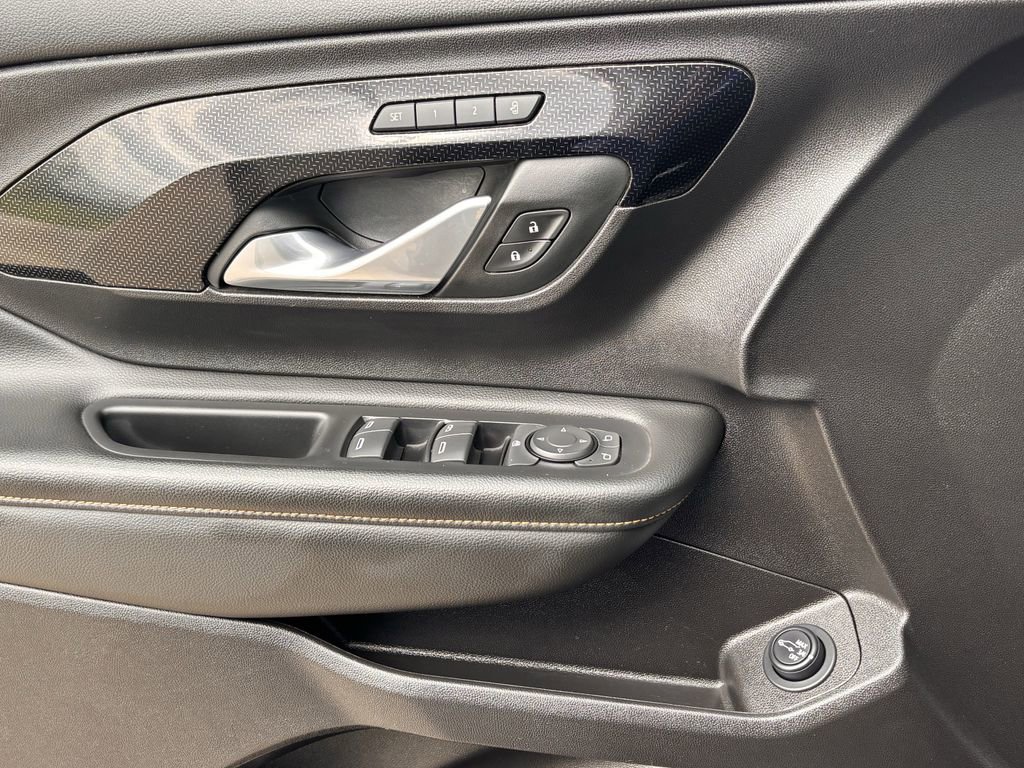 Used 2024 GMC Terrain AT4 image 22