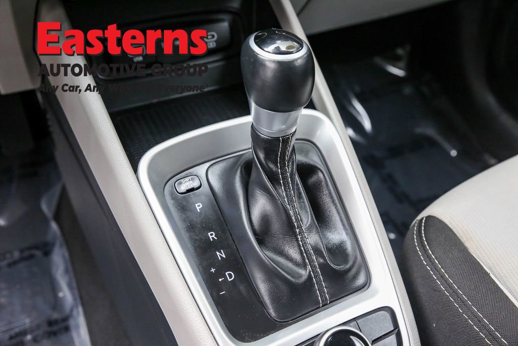 Used 2023 Hyundai Venue SEL image 13