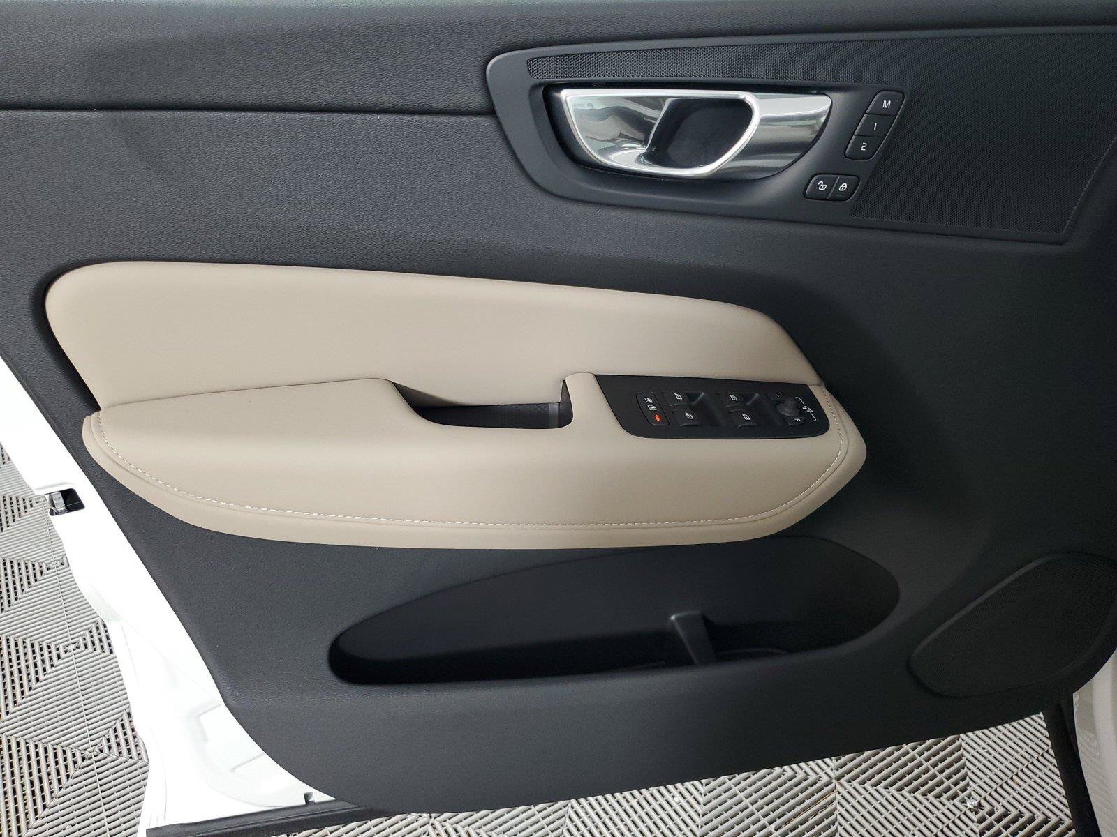 New 2027 Volvo XC60 B5 Core AWD/4WD image 19