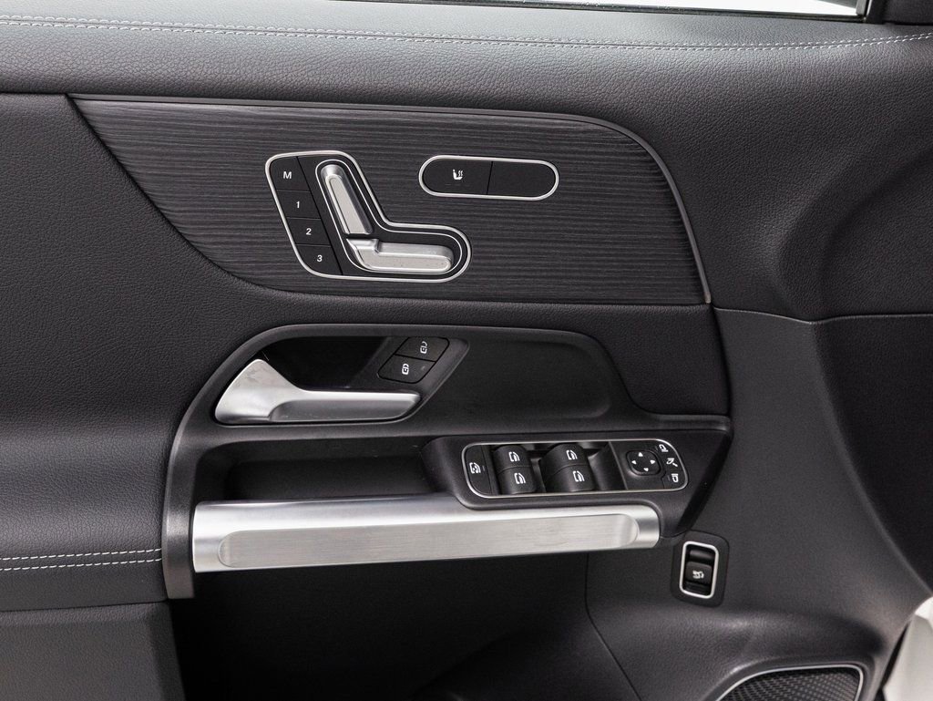 Used 2024 Mercedes-Benz EQB 350 4MATIC SUV image 6