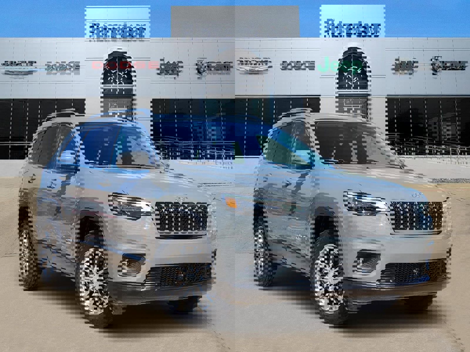 Used 2021 Jeep Cherokee Latitude Plus image 1