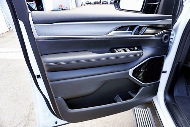 New 2026 Jeep Grand Wagoneer Limited AWD/4WD image 31