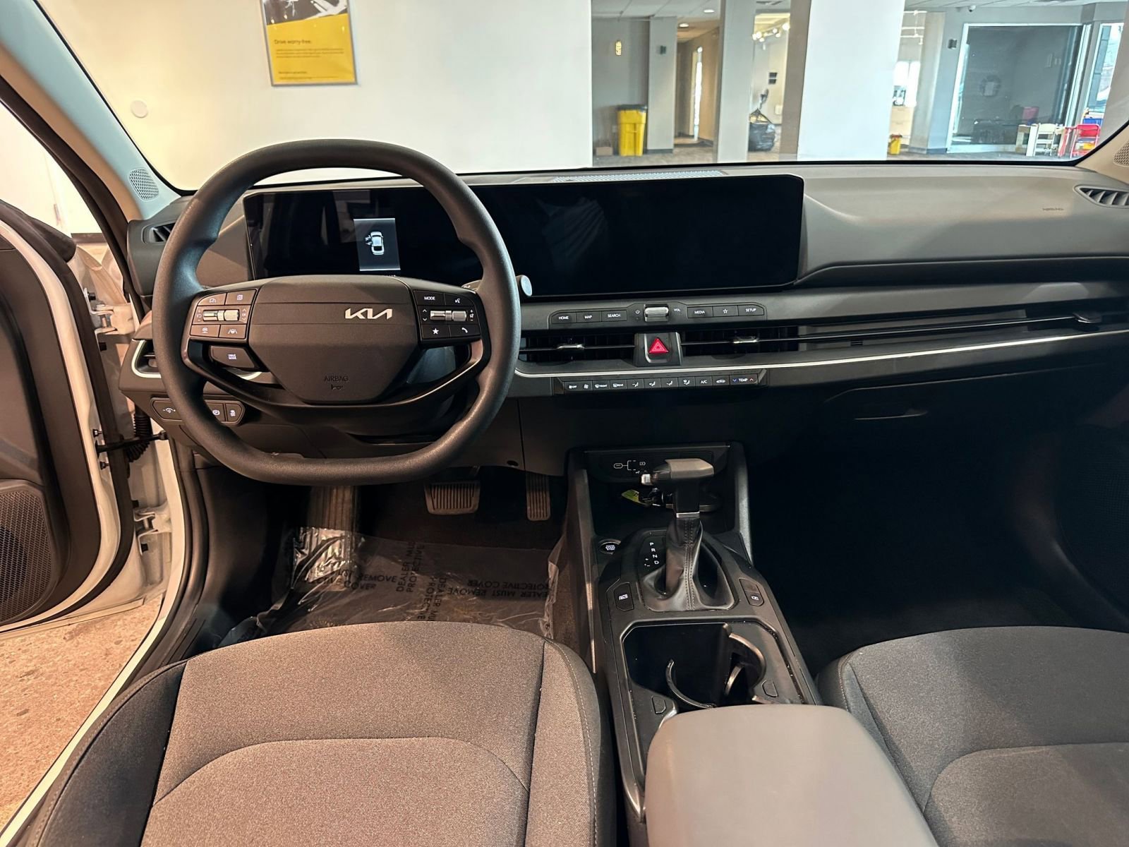 Used 2025 Kia K4 LXS image 33