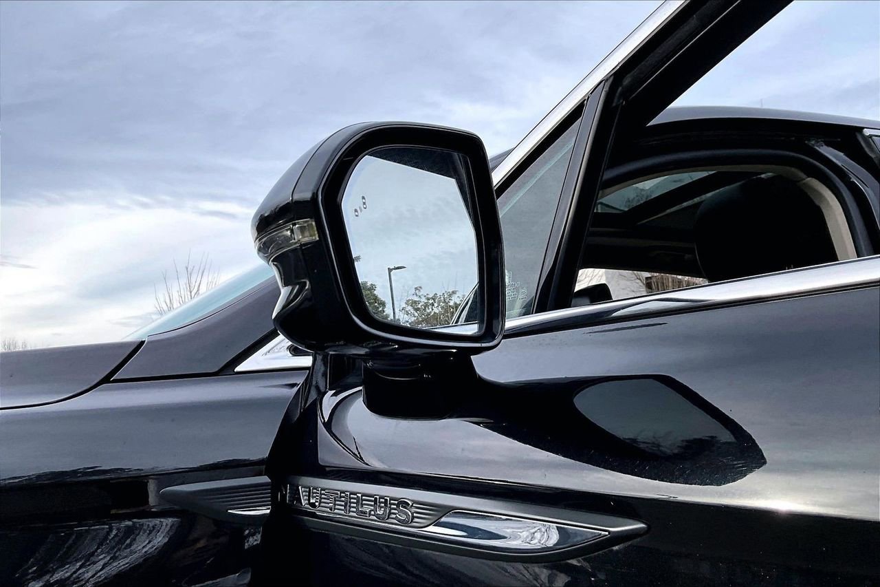 Used 2022 Lincoln Nautilus Reserve image 29