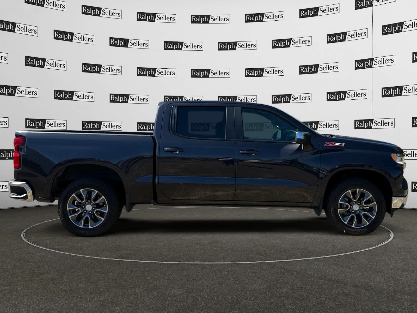 Used 2024 Chevrolet Silverado 1500 LT AWD/4WD image 7