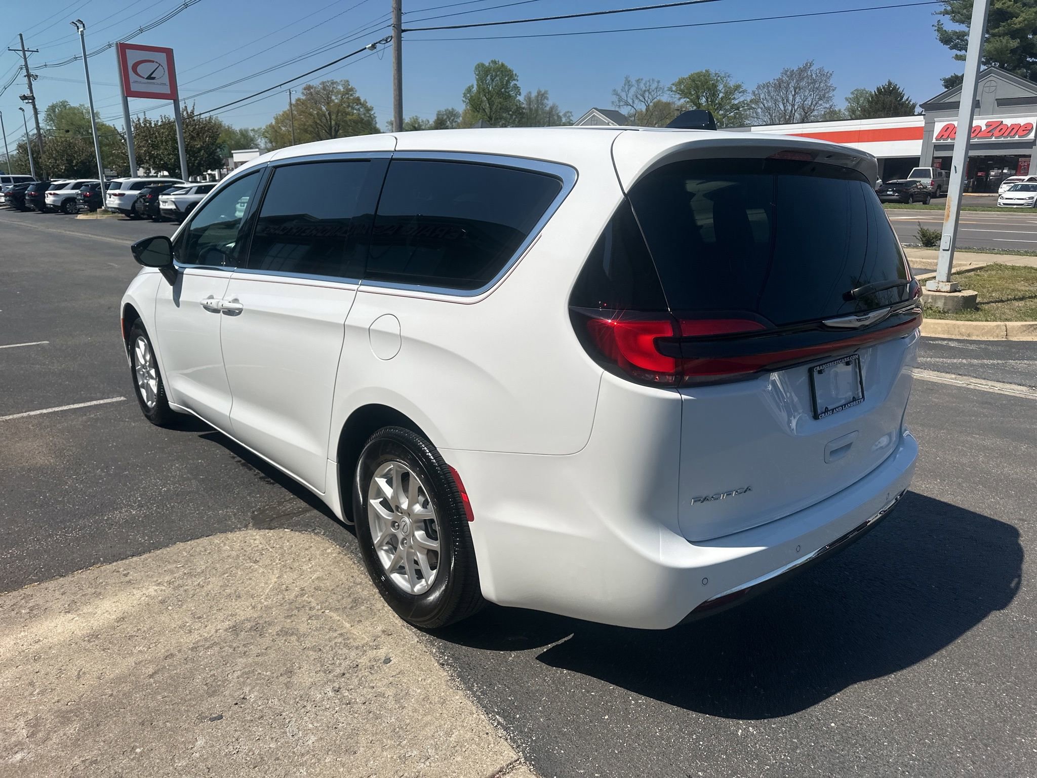 Used 2025 Chrysler Pacifica Select image 7