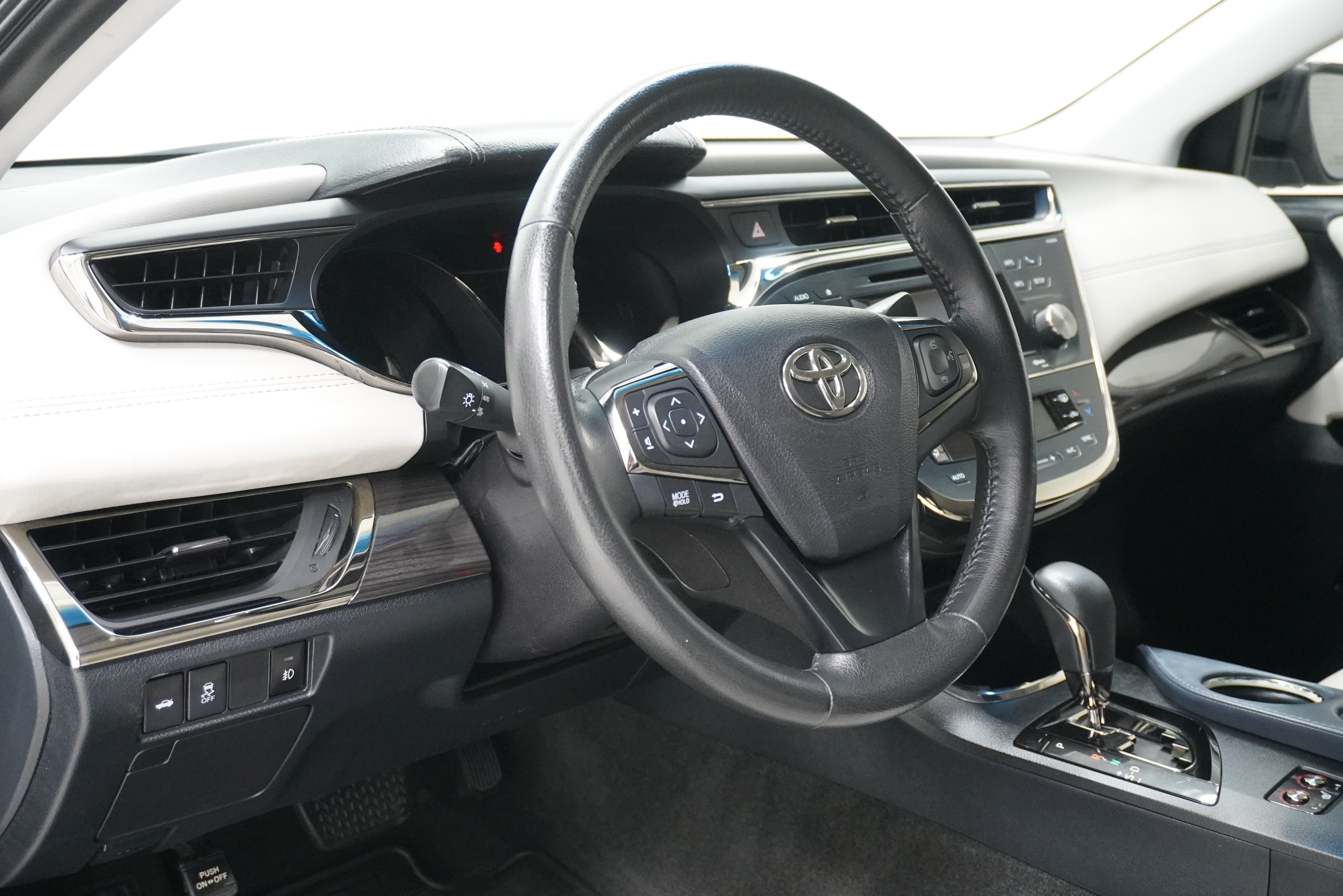 Used 2014 Toyota Avalon XLE Premium FWD image 10