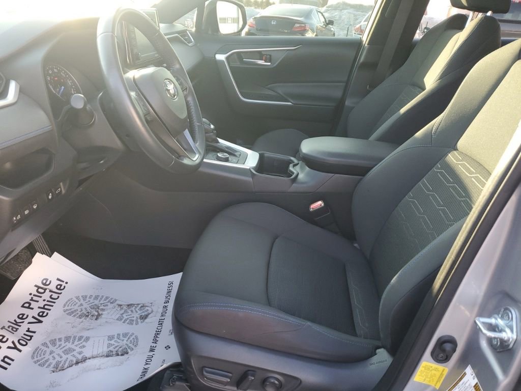 Used 2022 Toyota RAV4 SE w/ Convenience Package image 22