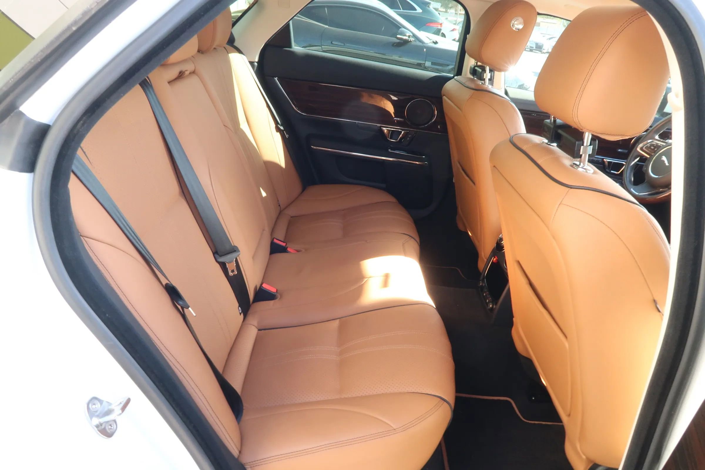 Used 2019 Jaguar XJ R-Sport RWD image 21