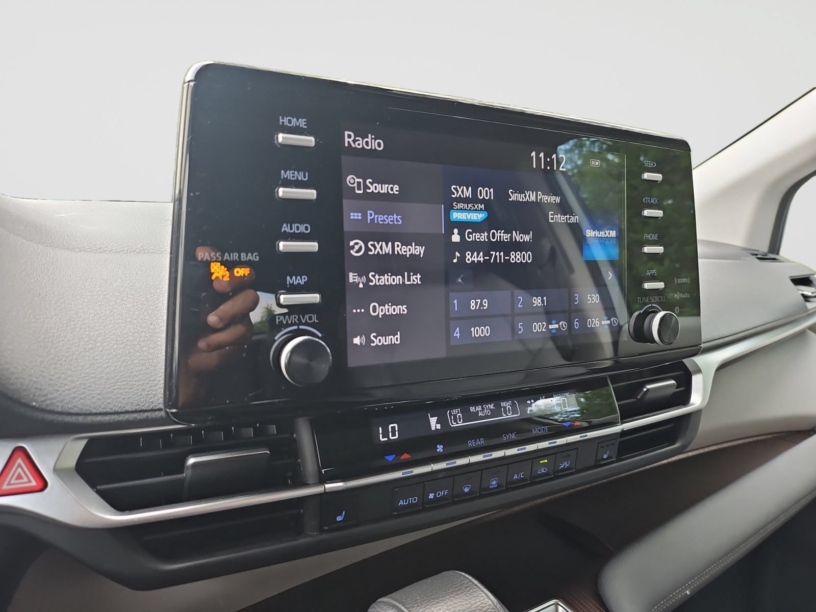 Used 2024 Toyota Sienna XLE FWD image 27