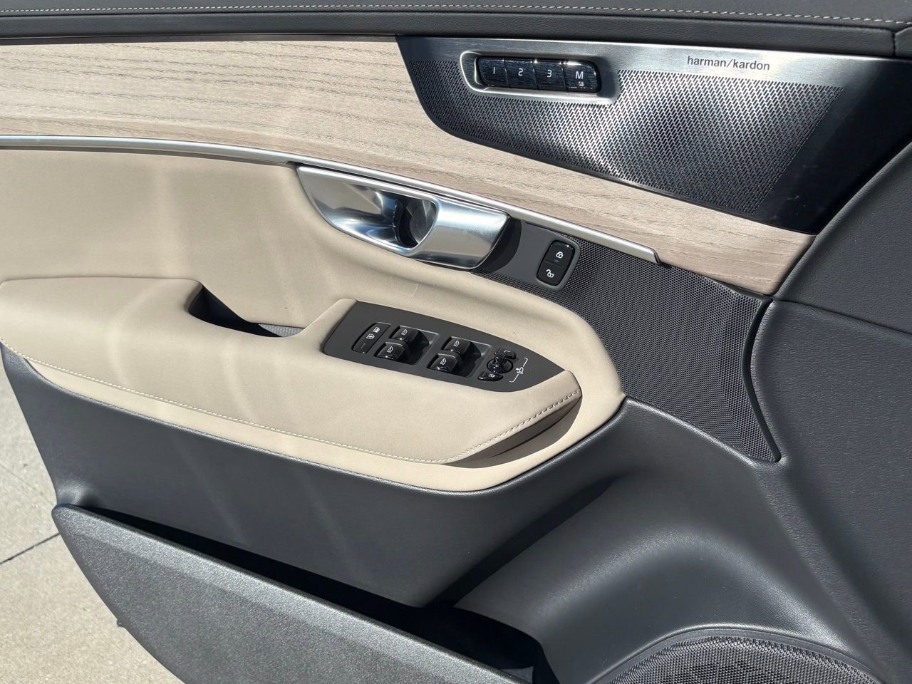 New 2026 Volvo XC90 B6 Plus image 24