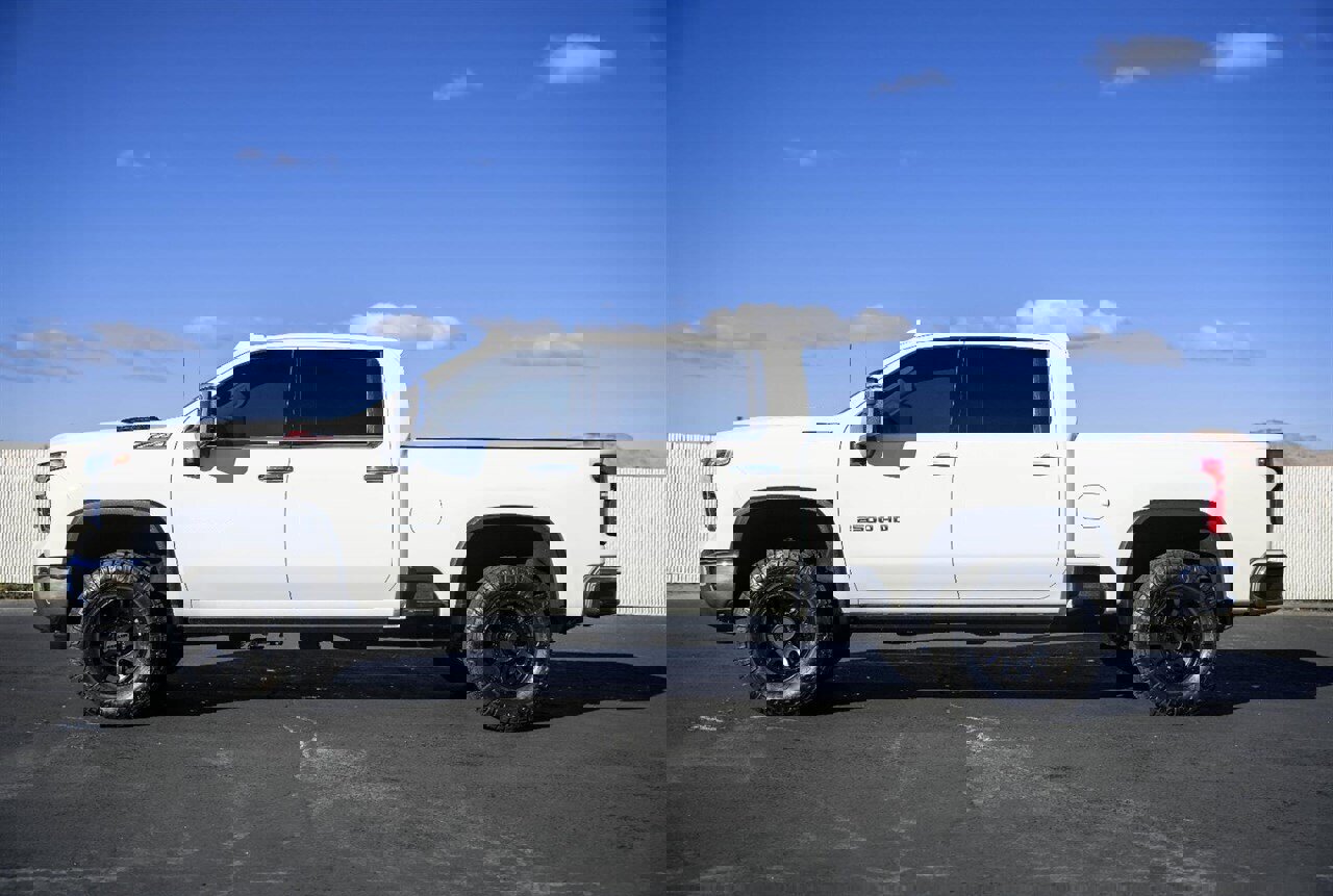 Used 2024 Chevrolet Silverado 2500 LTZ w/ LTZ Plus Package image 8