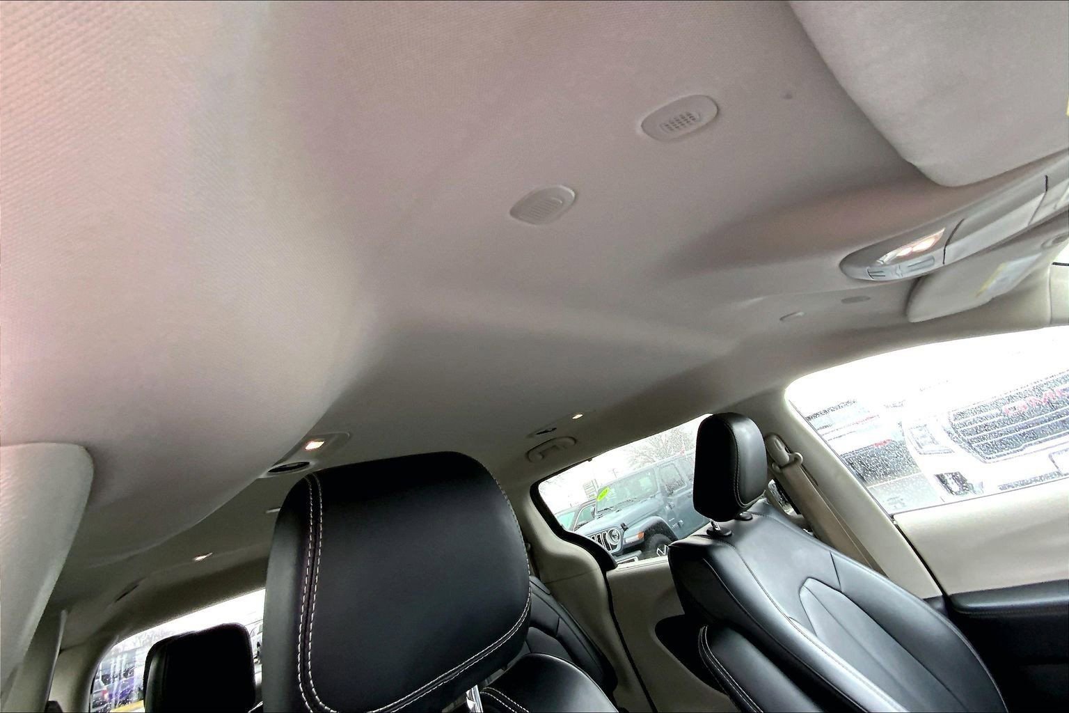 Certified 2023 Chrysler Pacifica Touring-L image 12