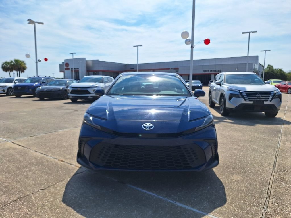 Used 2025 Toyota Camry SE FWD image 2