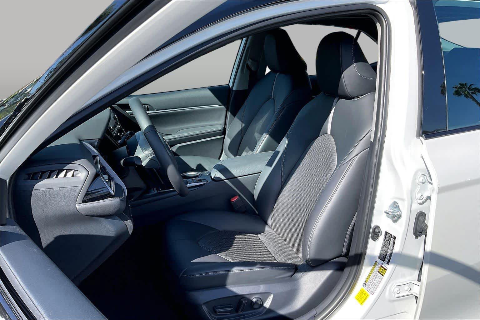 Used 2023 Toyota Camry XSE FWD image 7