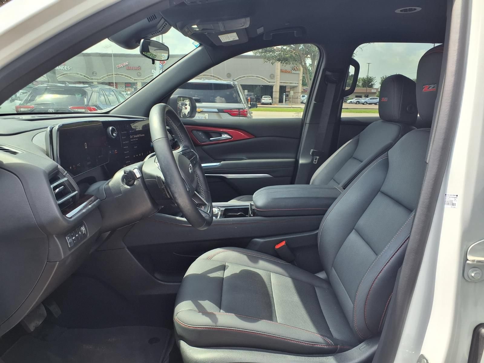 Used 2024 Chevrolet Traverse Z71 AWD/4WD image 17