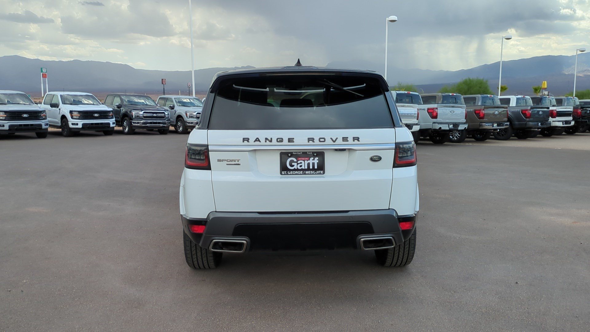 Used 2018 Land Rover Range Rover Sport HSE AWD/4WD image 4