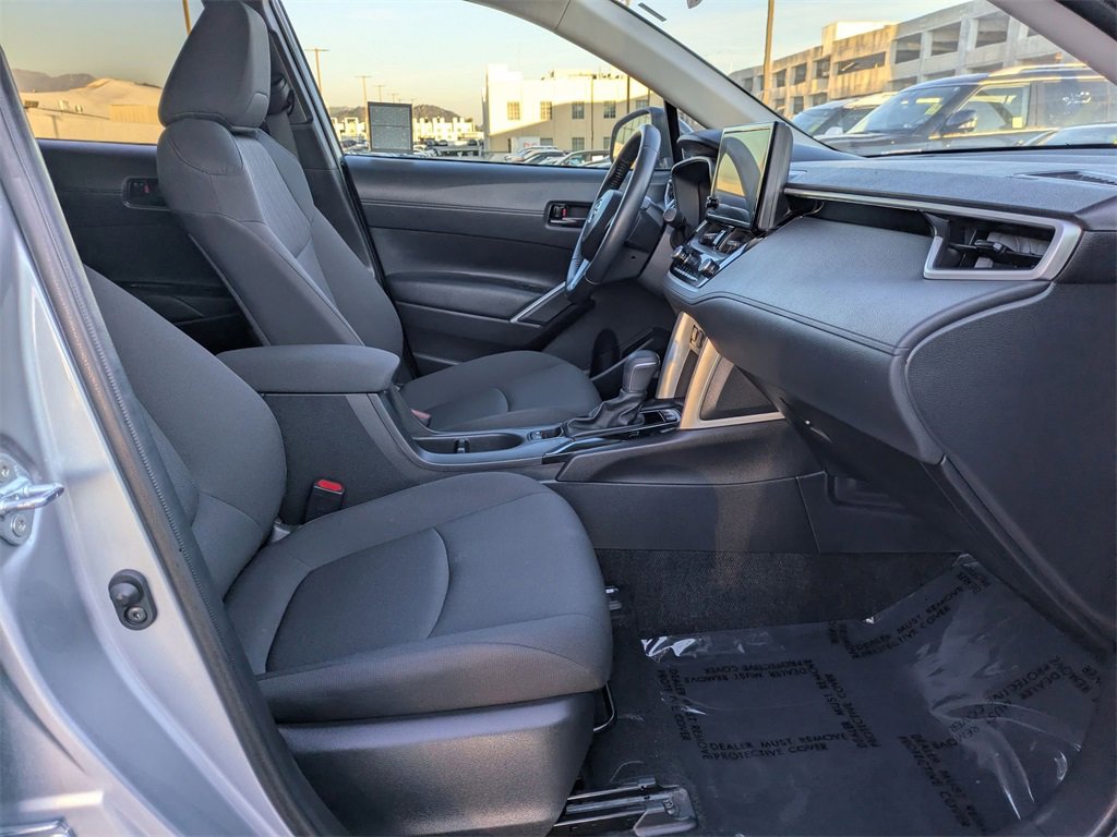 Used 2025 Toyota Corolla Cross LE image 30