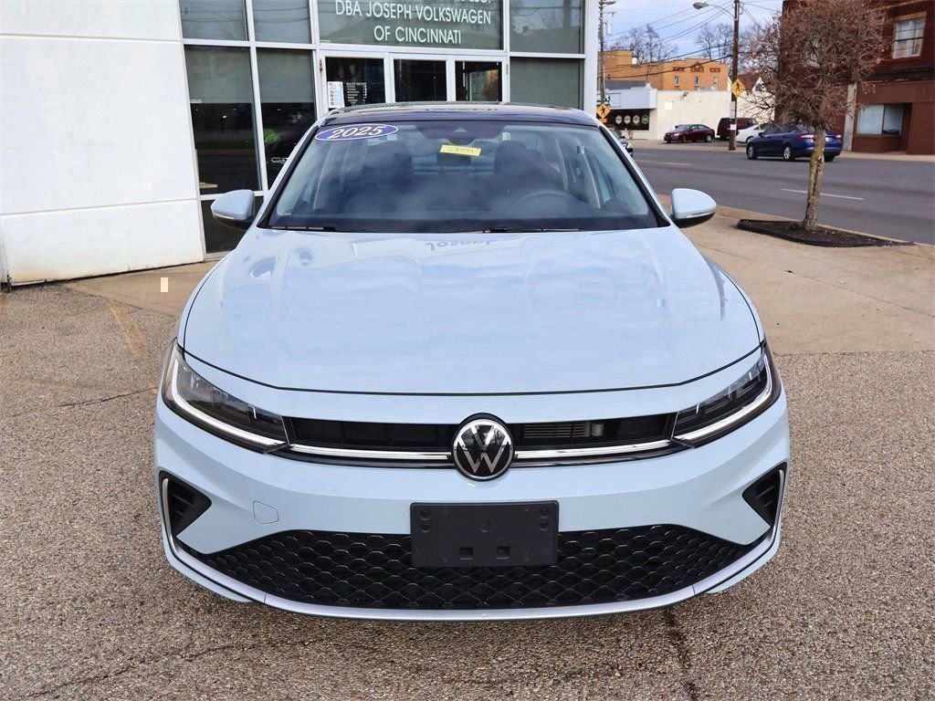 Certified 2025 Volkswagen Jetta SEL image 8