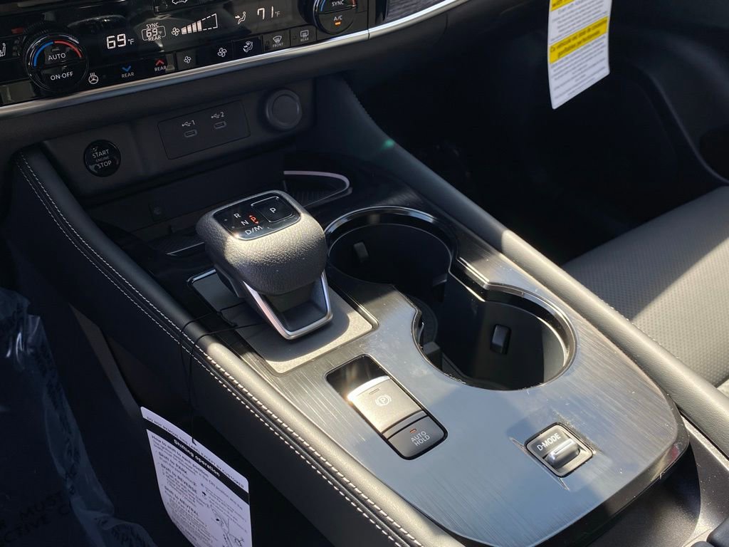 New 2025 Nissan Rogue Platinum w/ Tech Package image 32