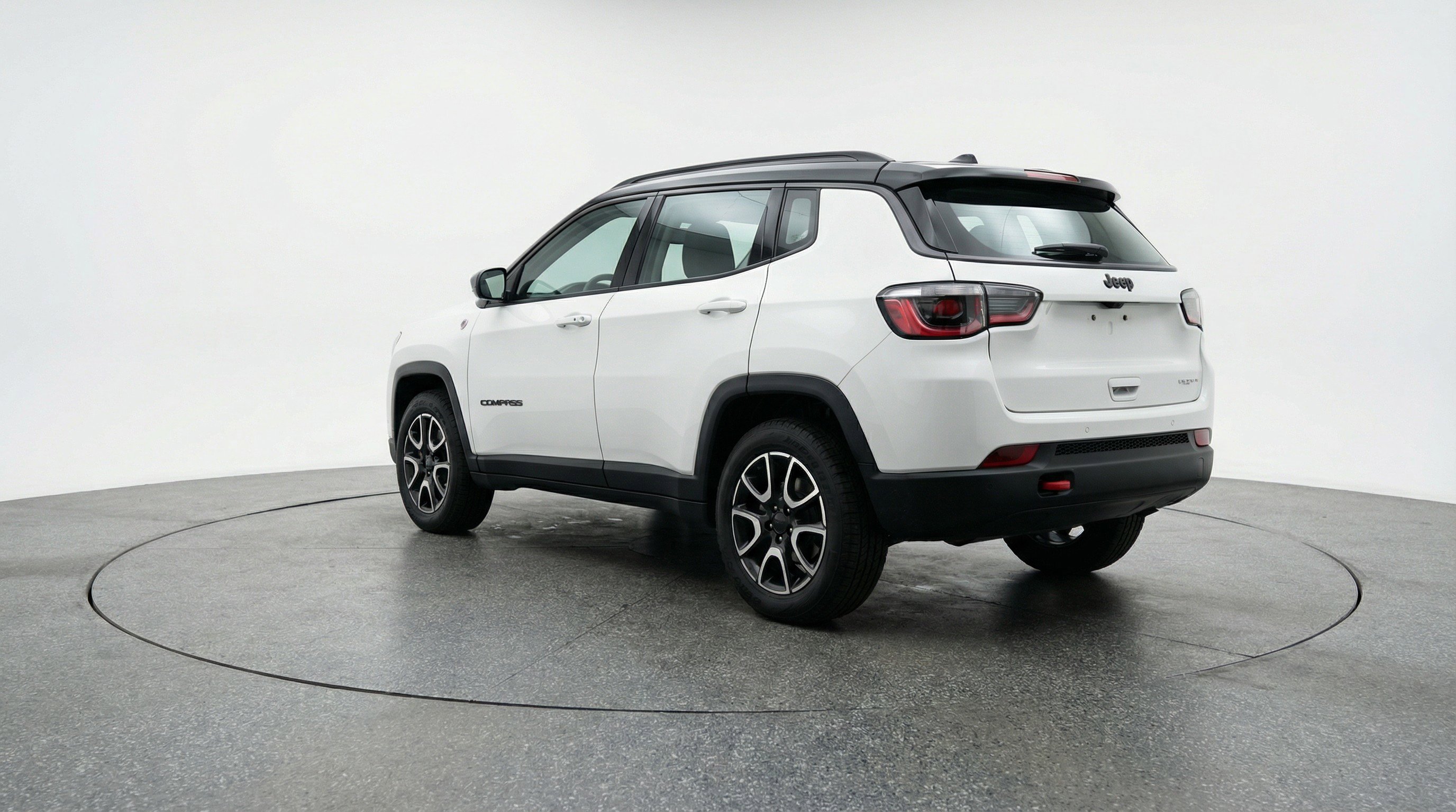 Used 2025 Jeep Compass Trailhawk AWD/4WD image 6