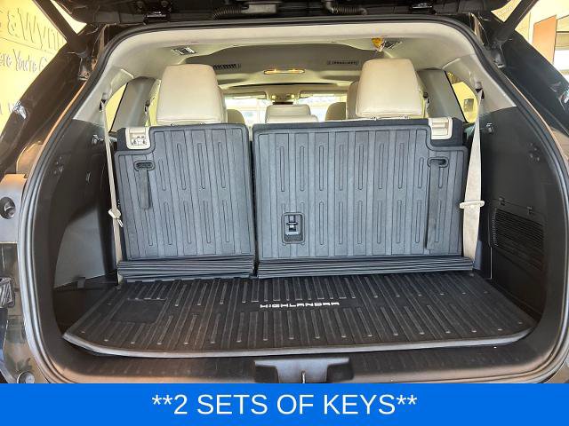 Used 2022 Toyota Highlander XLE AWD/4WD image 11