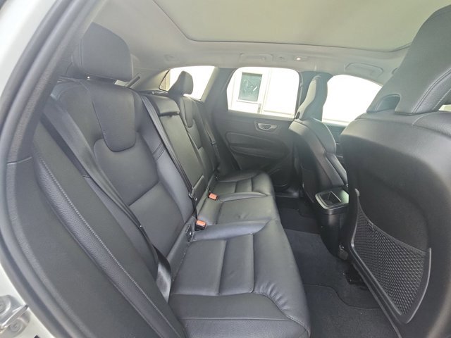 Used 2024 Volvo XC60 B5 Plus image 19
