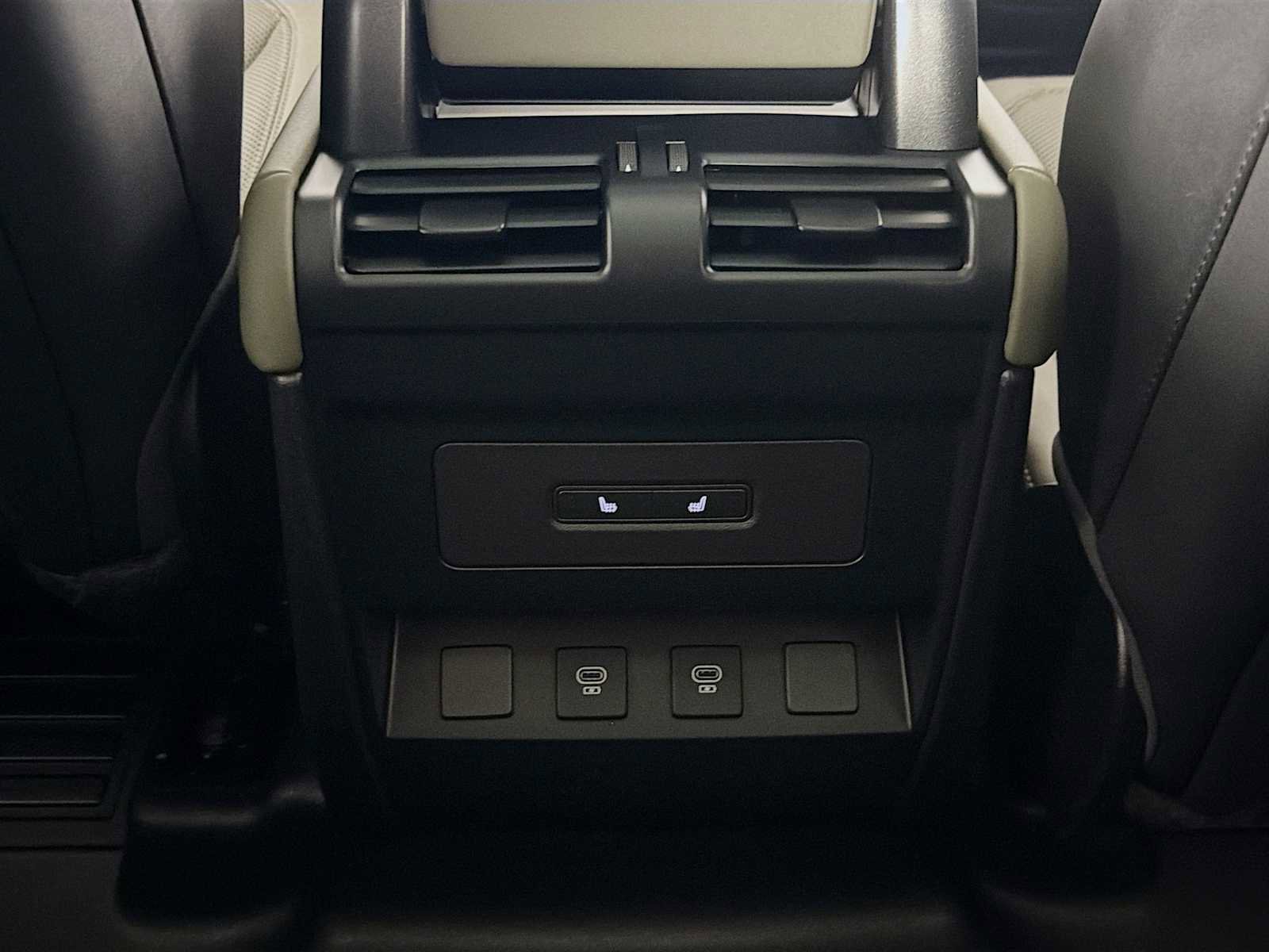 Used 2025 Land Rover Defender 110 S image 25