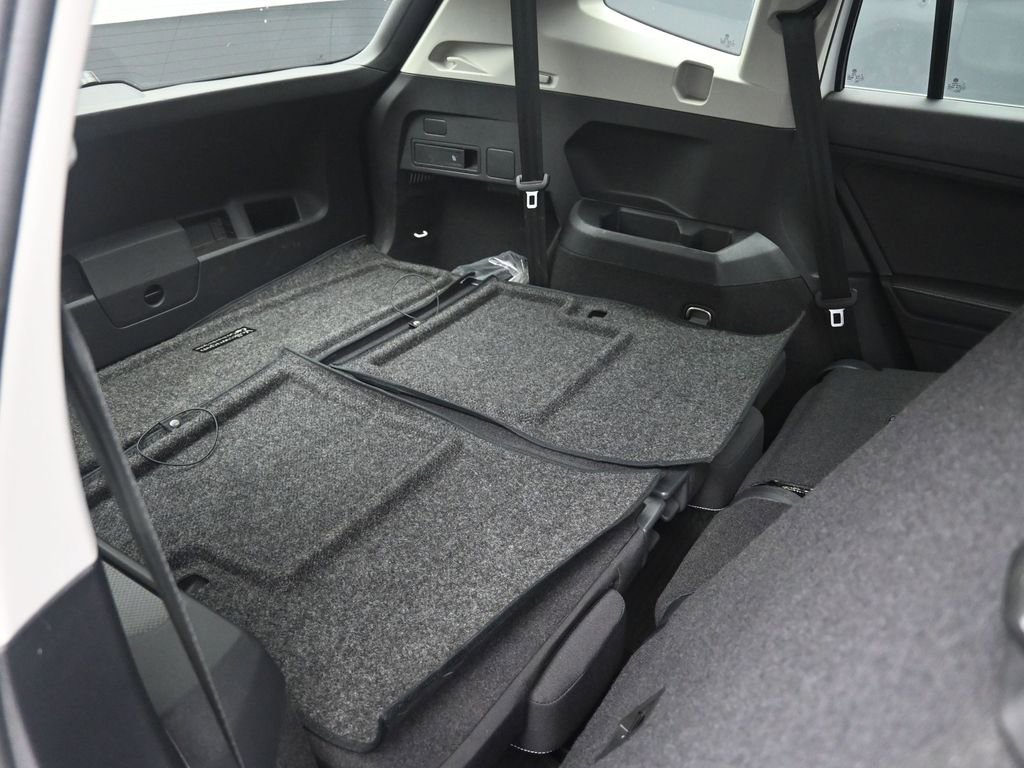 Used 2024 Volkswagen Tiguan S image 27