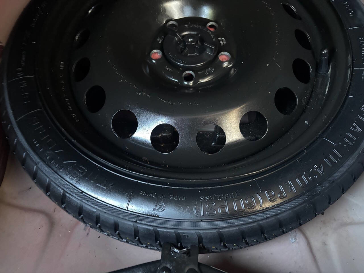 Used 2020 Chevrolet Sonic Premier FWD image 28