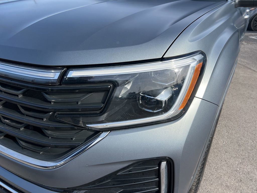 Used 2024 Volkswagen Atlas SEL Premium R-Line image 9