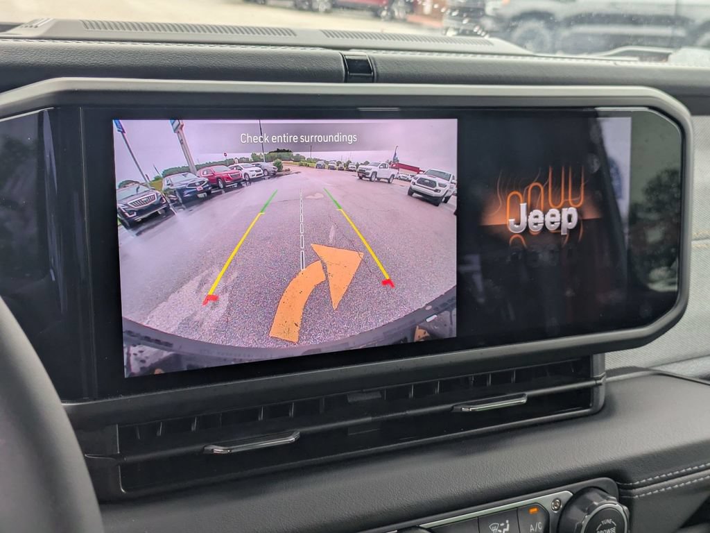 Used 2025 Jeep Wrangler Unlimited Sahara w/ Safety Group AWD/4WD image 18