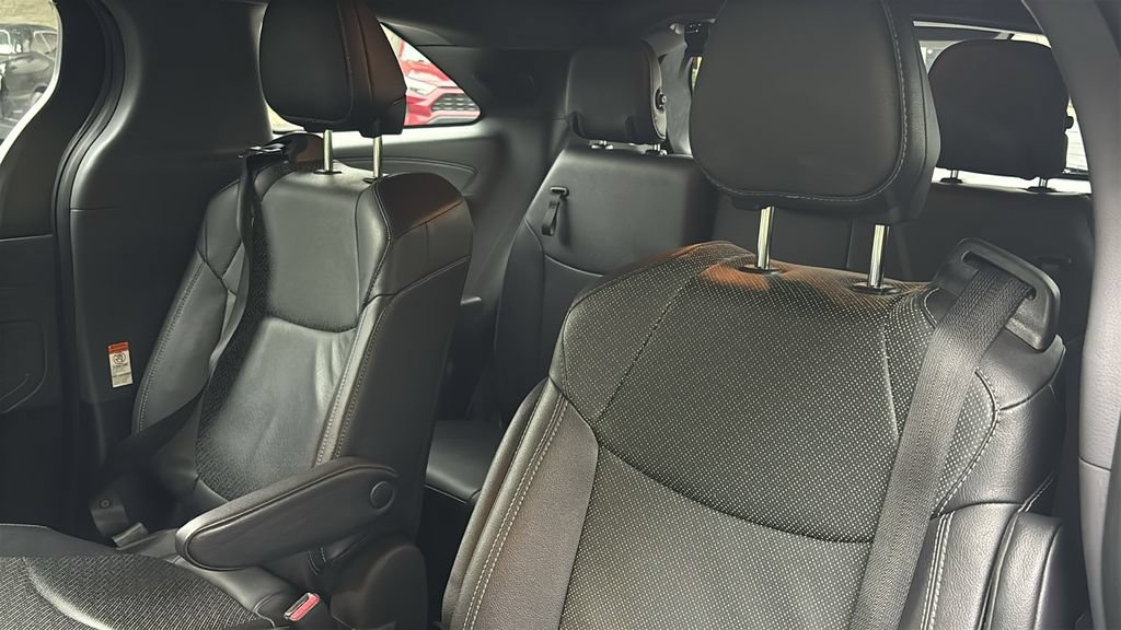 Used 2023 Toyota Sienna XSE AWD/4WD image 31