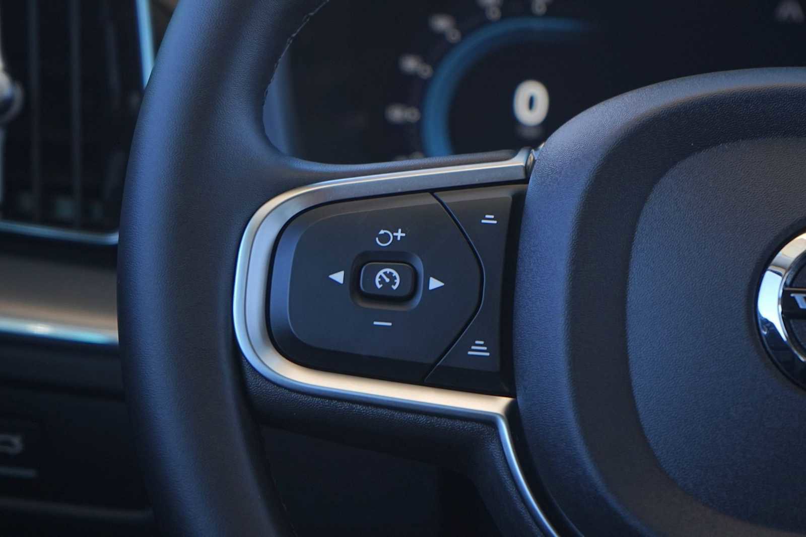 Used 2024 Volvo XC60 B5 Core w/ Protection Package Premier image 17