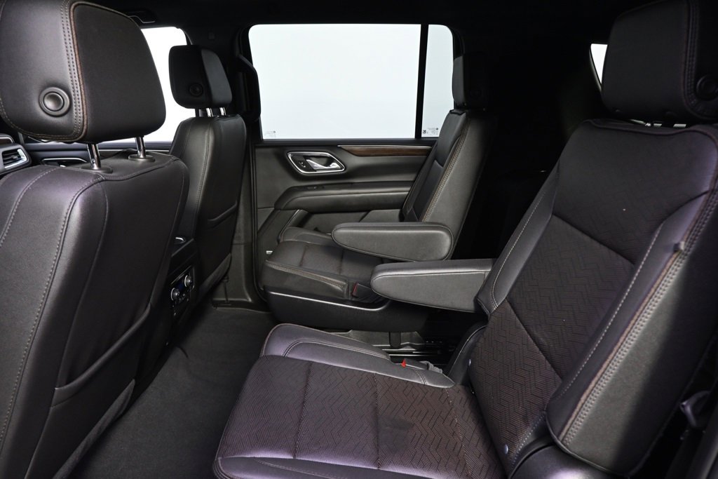 Used 2023 Chevrolet Suburban High Country image 21