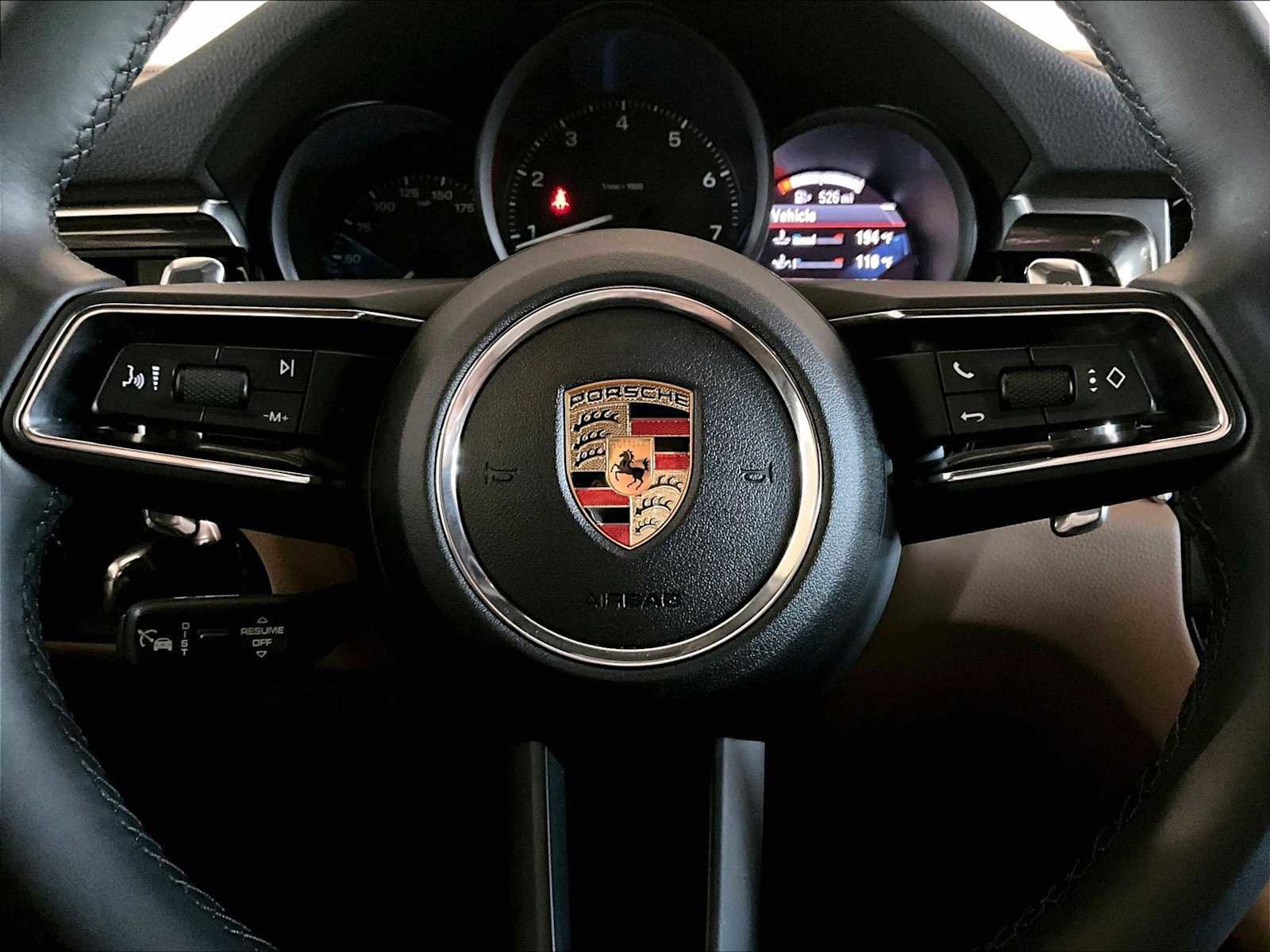 Used 2025 Porsche Macan image 18