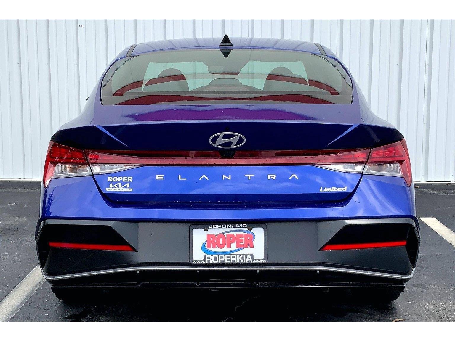 Used 2025 Hyundai Elantra Limited FWD image 4