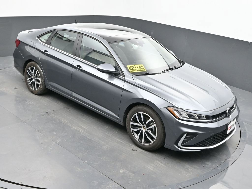 Used 2025 Volkswagen Jetta SE image 28