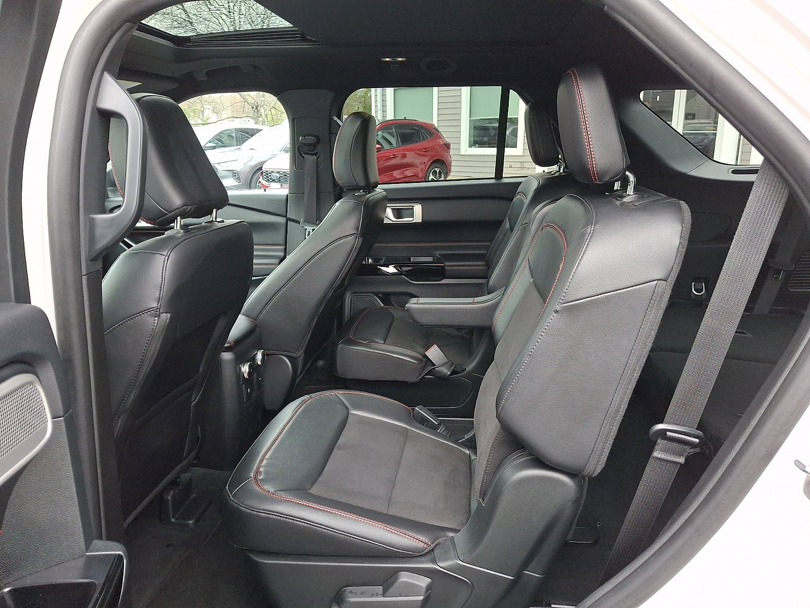 Certified 2023 Ford Explorer ST-Line w/ Class IV Trailer Tow Package image 11