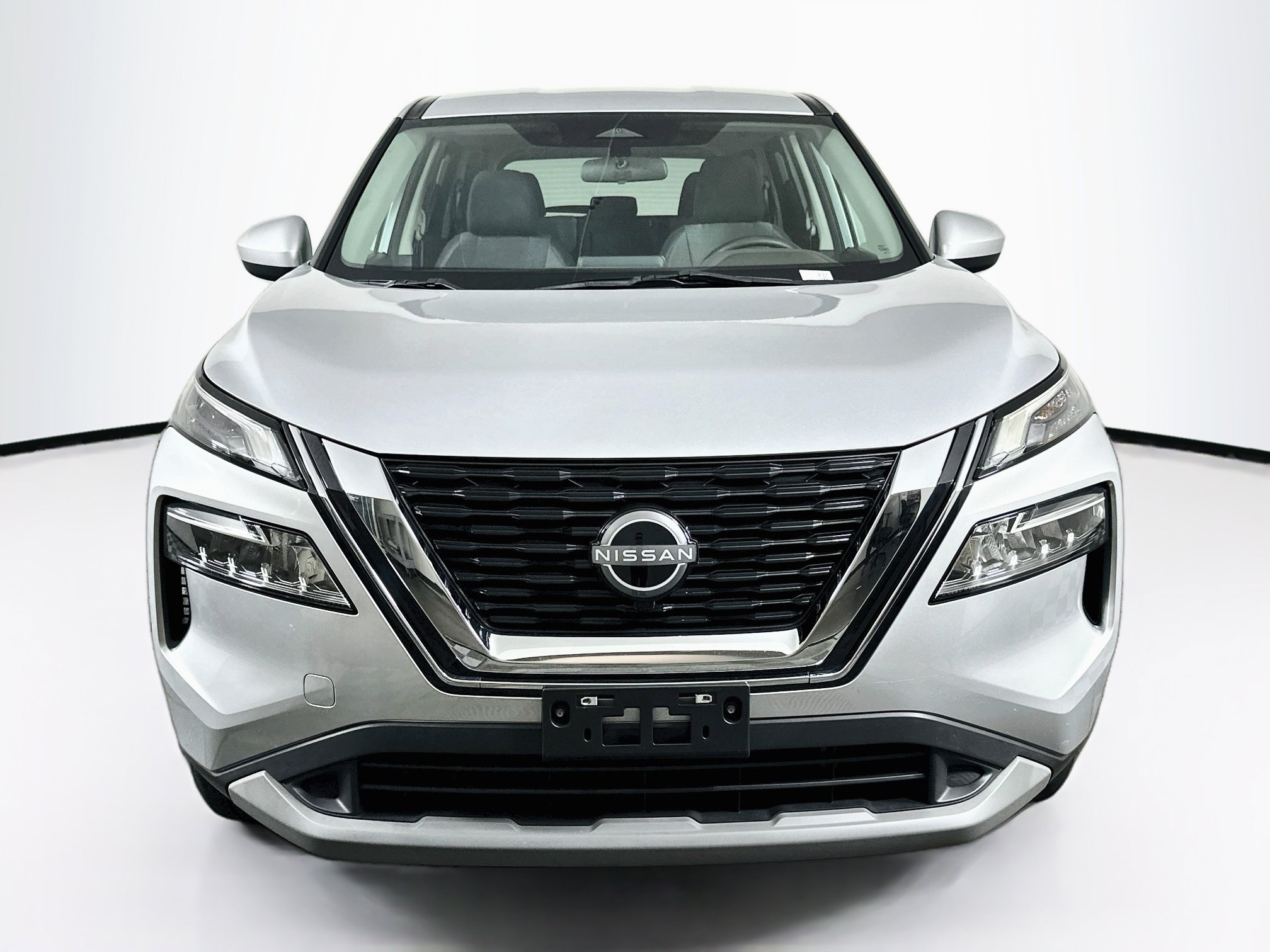 Used 2023 Nissan Rogue SV AWD/4WD image 2