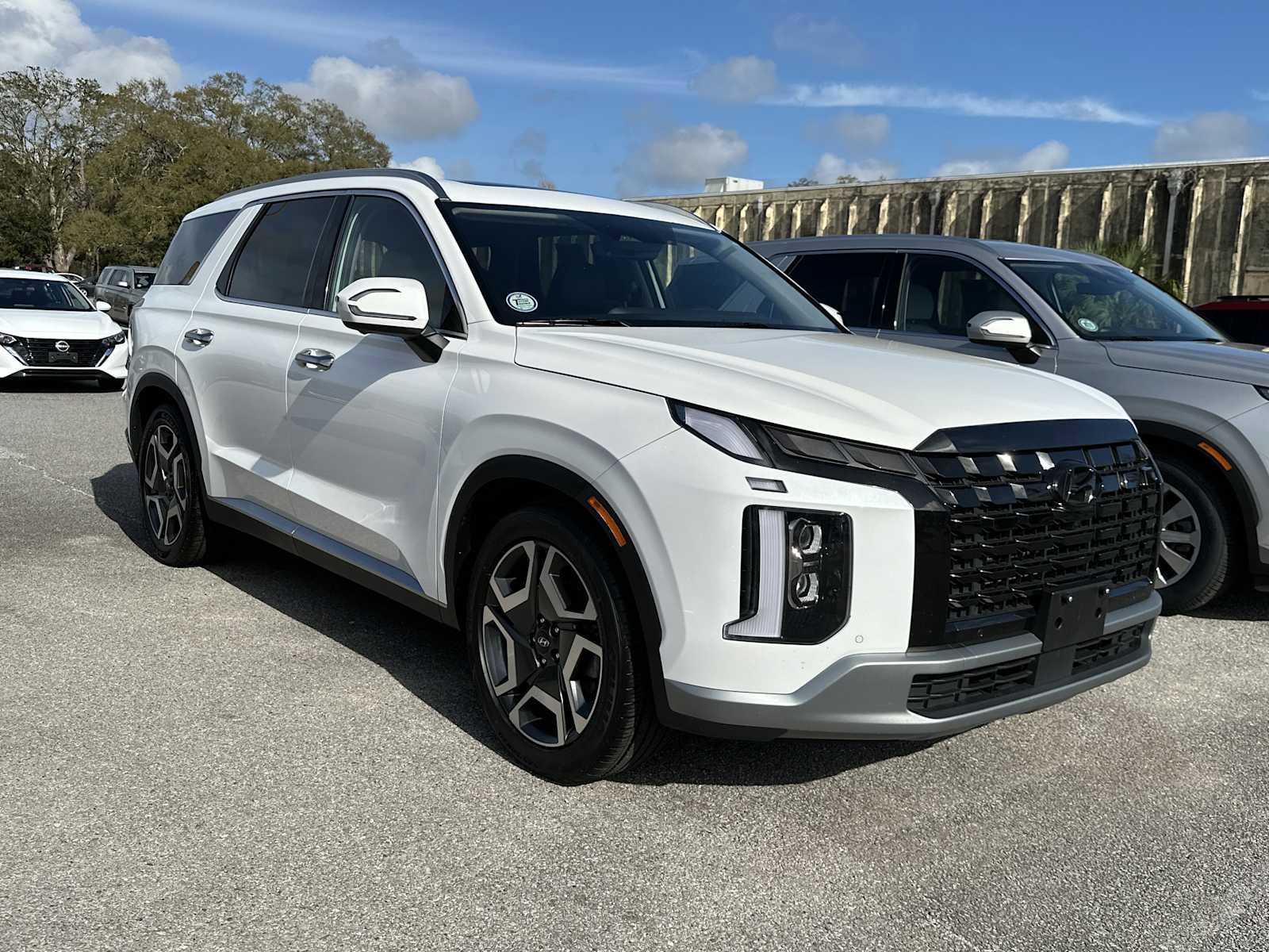 Used 2024 Hyundai Palisade Limited image 2