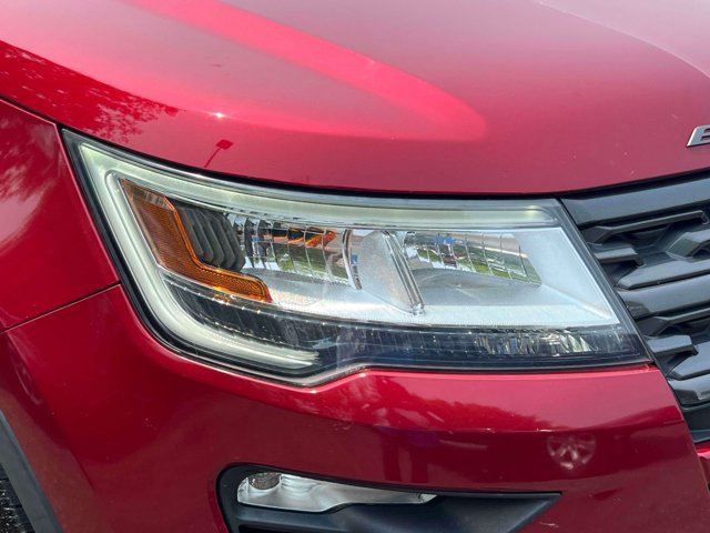 Used 2018 Ford Explorer XLT w/ Equipment Group 202A AWD/4WD image 12