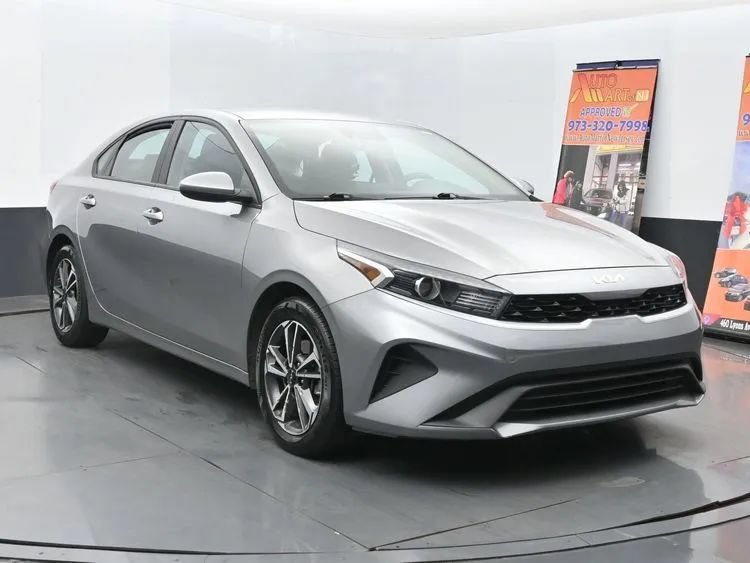 Used 2023 Kia Forte LXS FWD image 2