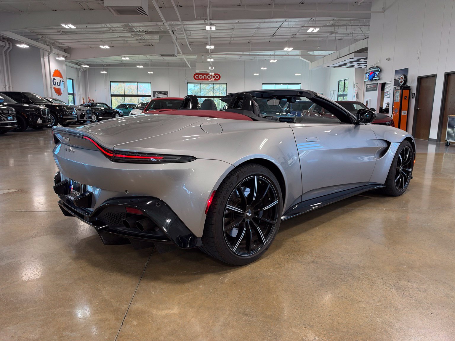Used 2021 Aston Martin V8 Vantage Roadster RWD image 14