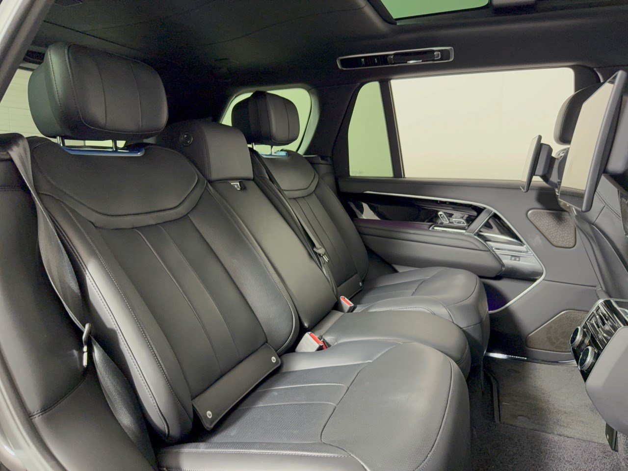 Used 2025 Land Rover Range Rover Long Wheelbase Autobiography AWD/4WD image 29