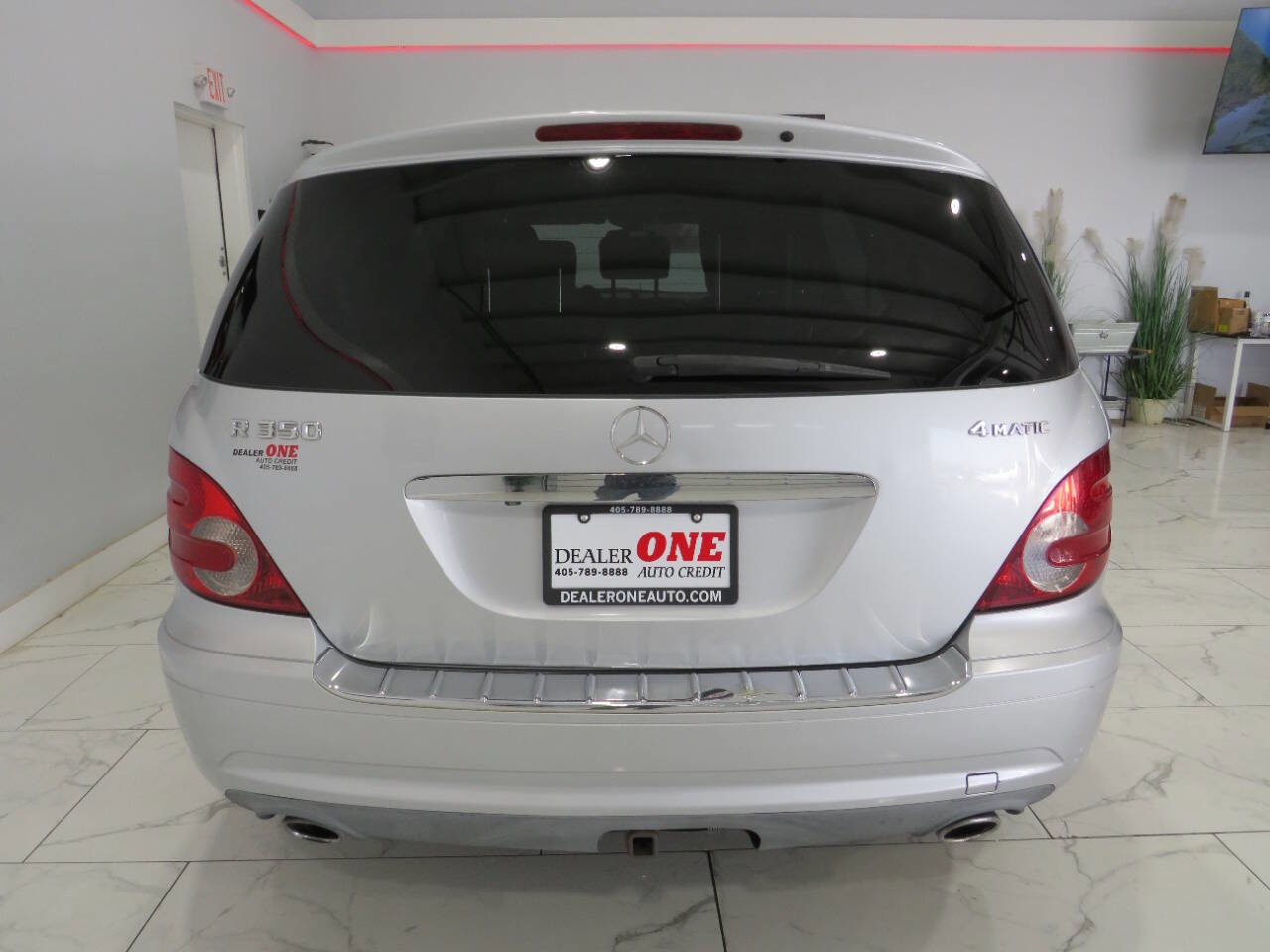 Used 2010 Mercedes-Benz R 350 4MATIC image 4